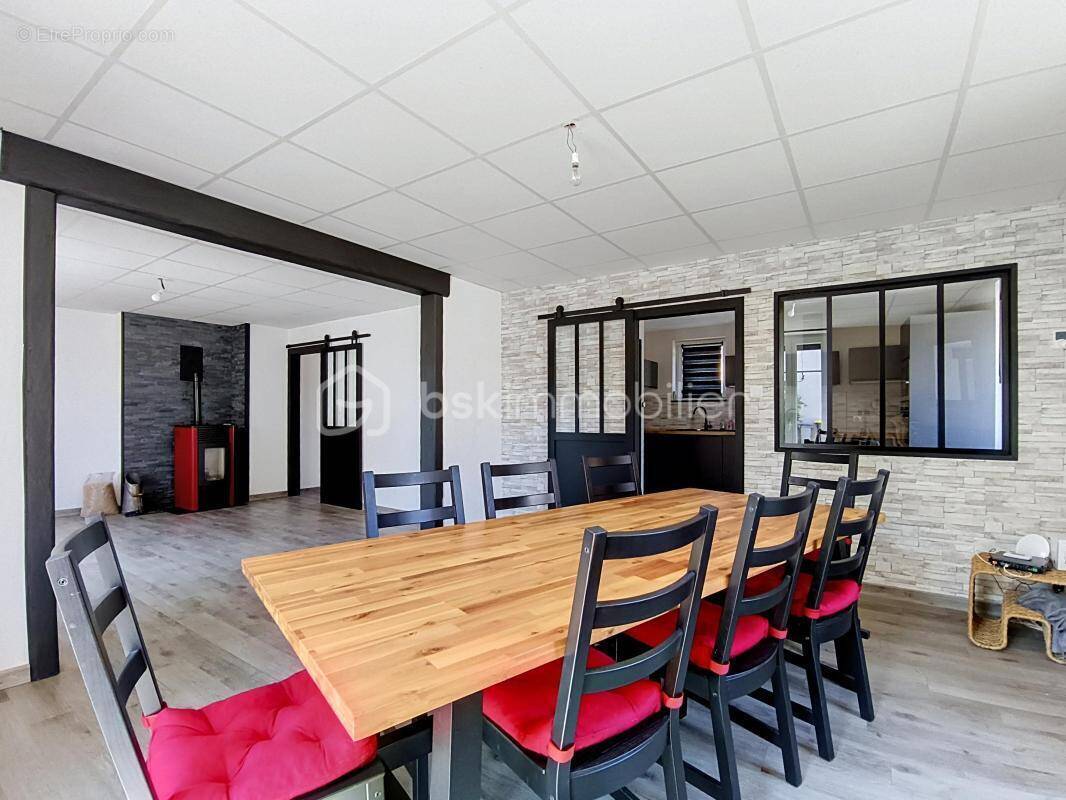 Maison entièrement rénovée de 130 m² avec garage et potentiel d'aménagement - photo 1