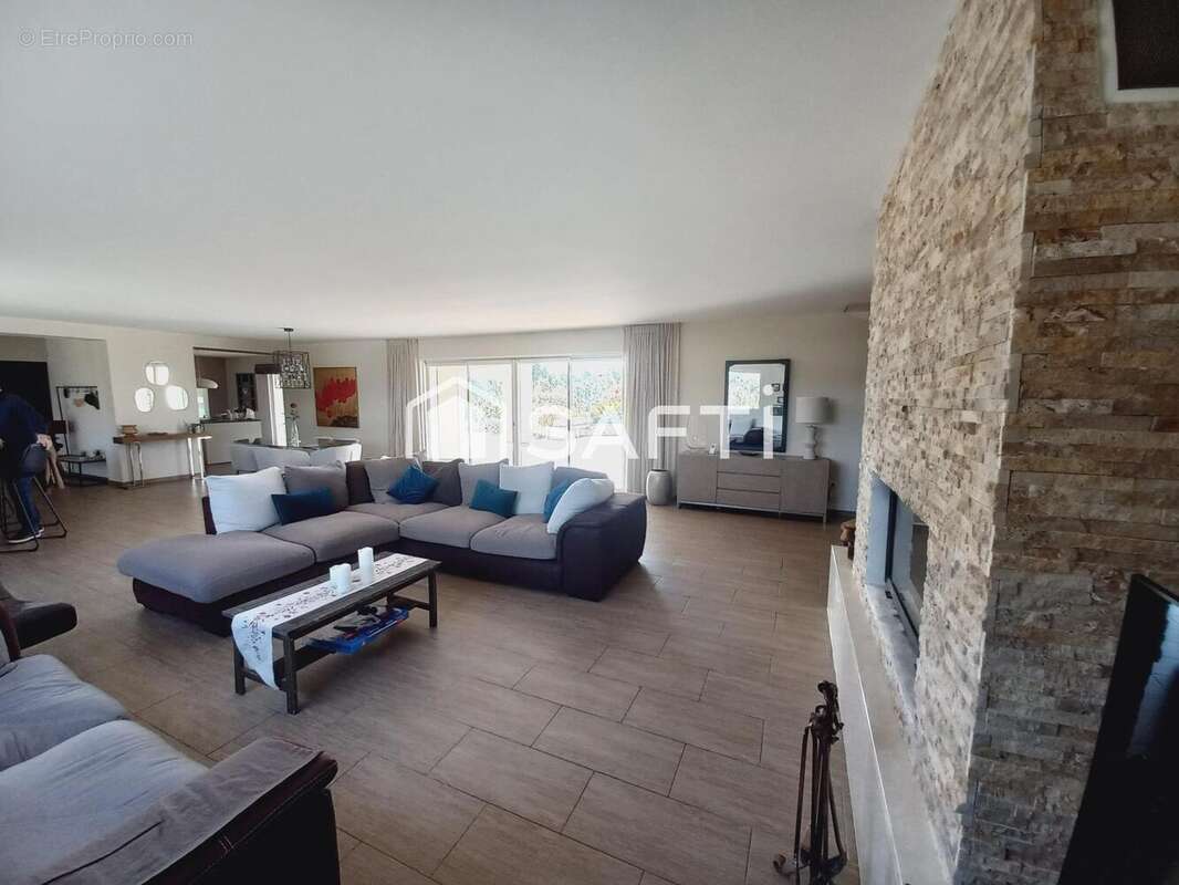 Maison 205 m² à Ollieres  - photo 7
