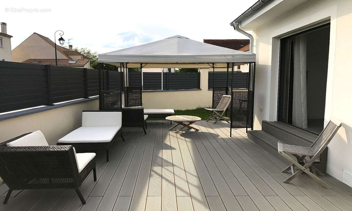 Maison à LES CLAYES-SOUS-BOIS