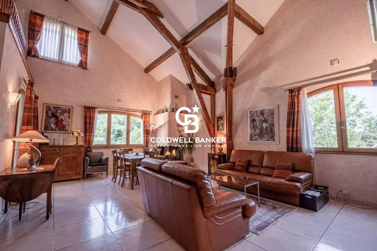 Maison à COLLONGES-SOUS-SALEVE