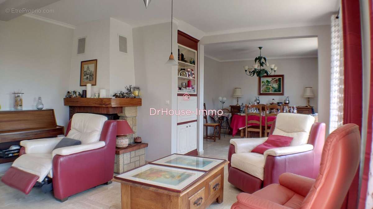 Maison à CONCHES-SUR-GONDOIRE