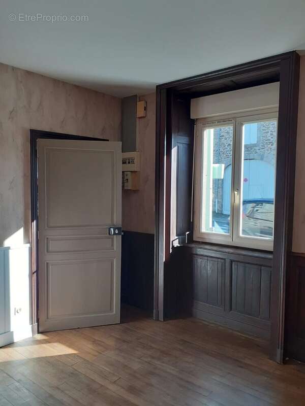 Commerce à SEREILHAC