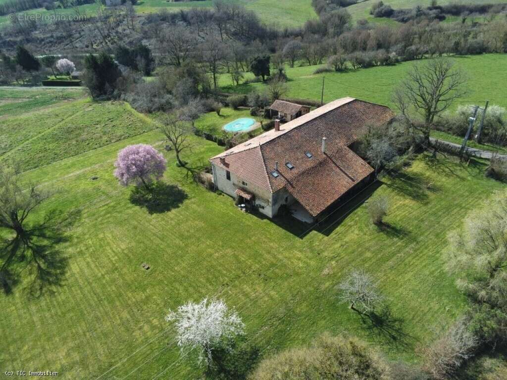 Maison à CHAMPAGNE-MOUTON