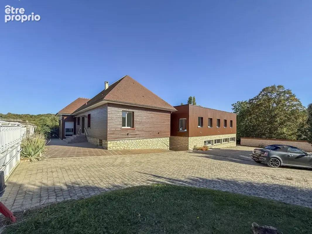 Maison 10 pièces 363 m² à vendre à Magny-En-Vexin (95420) - photo 2