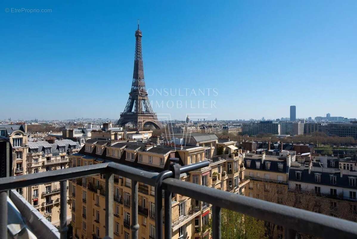 Appartement à PARIS-16E
