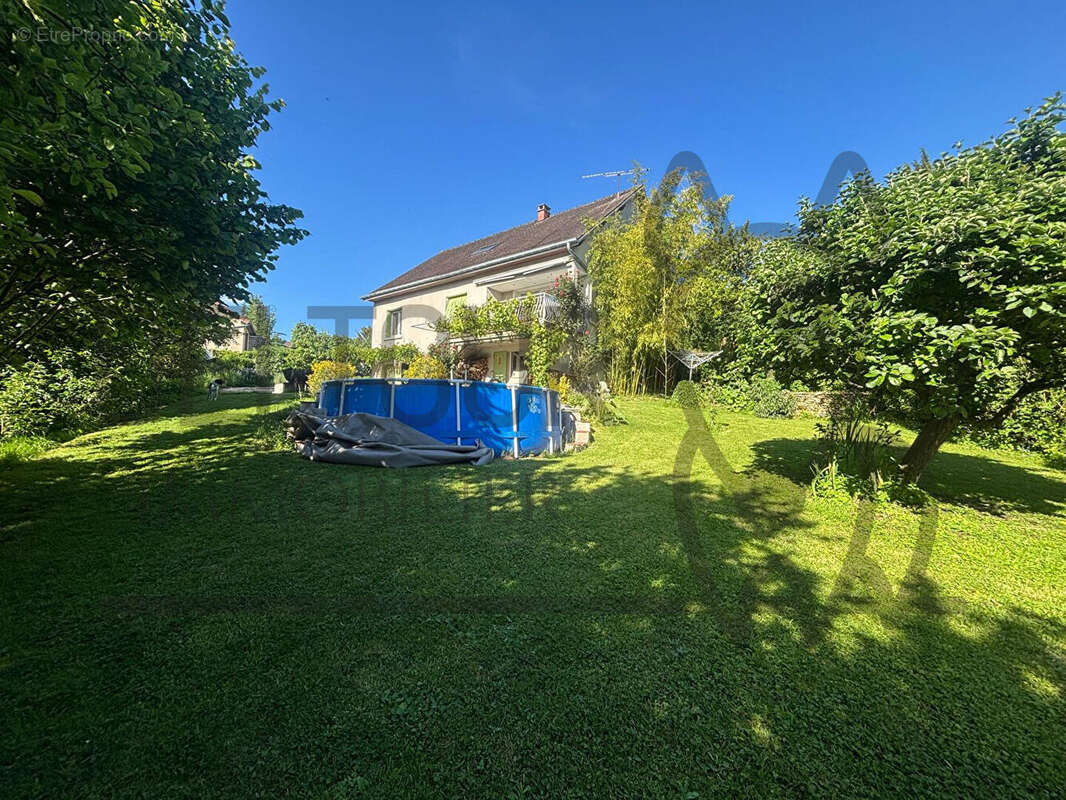 Maison à COULOMMIERS