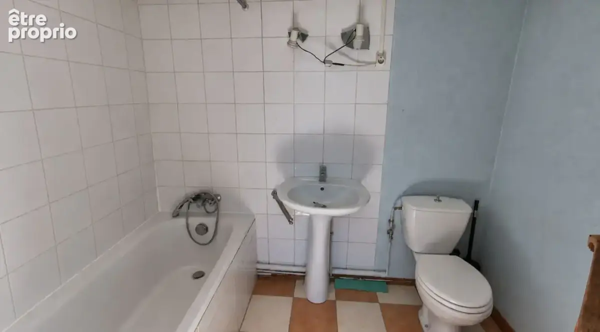 A vendre, centre ville de TOULON (83000) studio 20m² - 5 autres appartements à vendre dans le même immeuble - photo 3