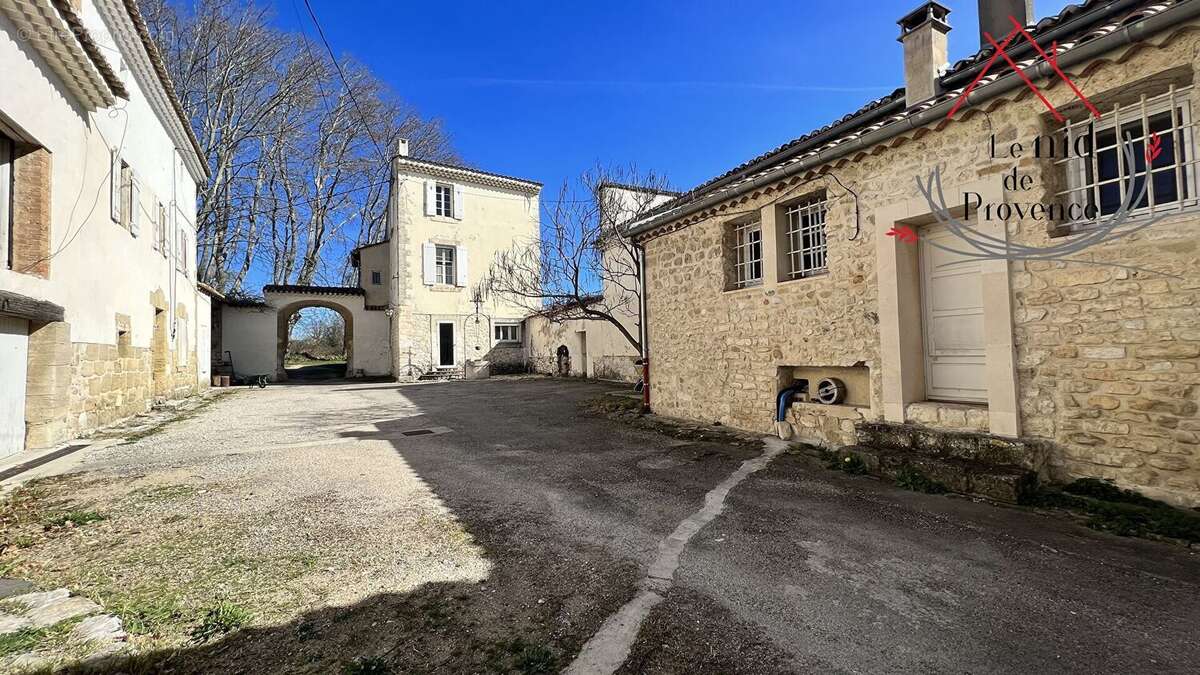 Maison à PERNES-LES-FONTAINES