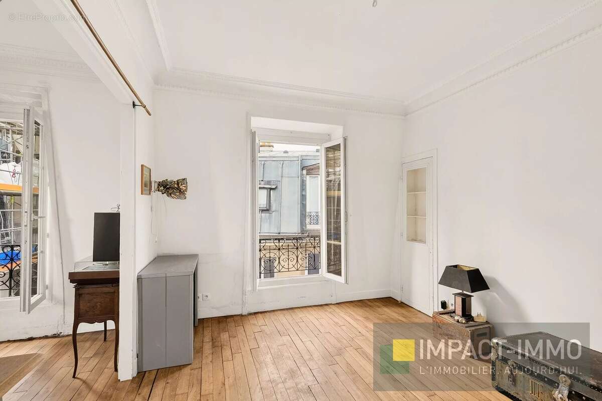 EXCLUSIVITÉ - NOUVEAUTÉ - Dernier étage — Vue dégagée sur les toits — Charme de l'ancien — Montmartre - photo 6