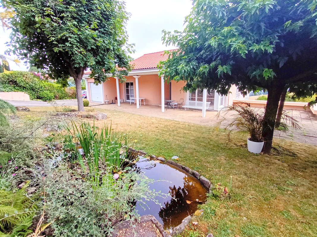 Maison à SAINT-GENEST-LERPT