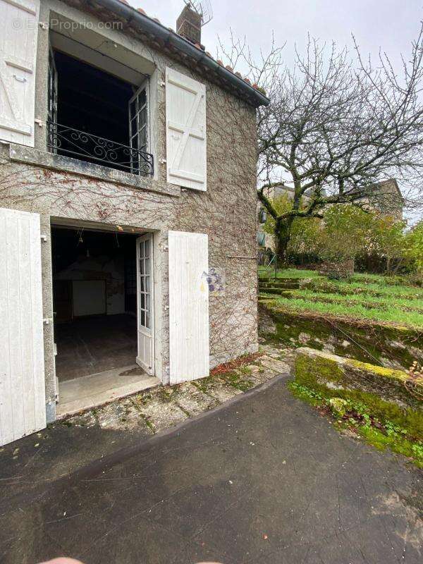 Maison à VILLEBOIS-LAVALETTE