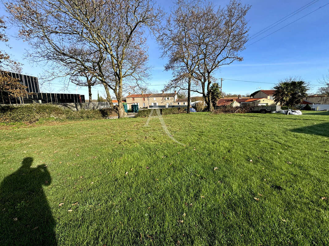 Terrain à SAINT-PHILBERT-DE-GRAND-LIEU