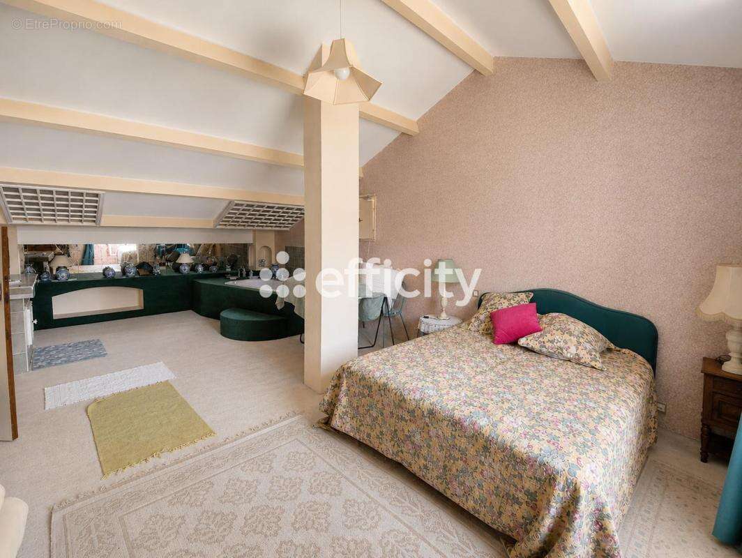Maison 125 m² à Saint-Clement-De-Riviere  - photo 10