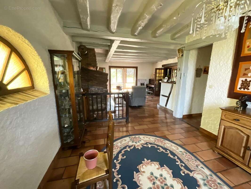 Maison 137 m² à Mehun-Sur-Yevre  - photo 5