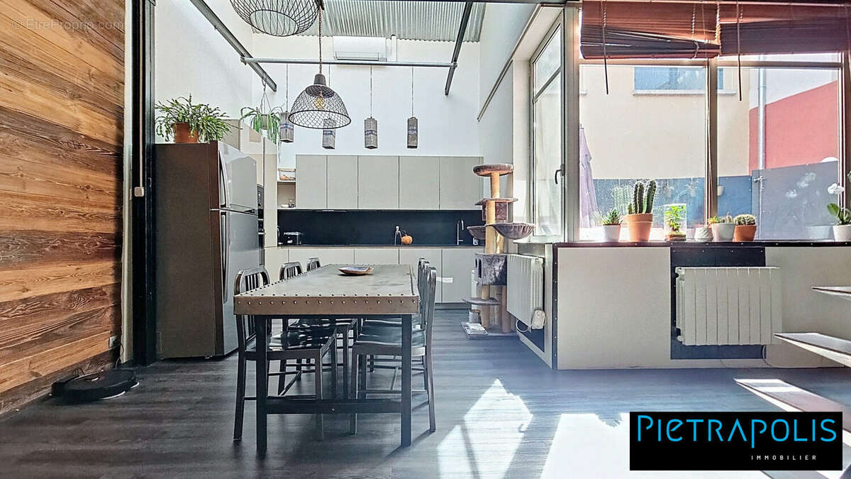 Appartement à CHARBONNIERES-LES-BAINS