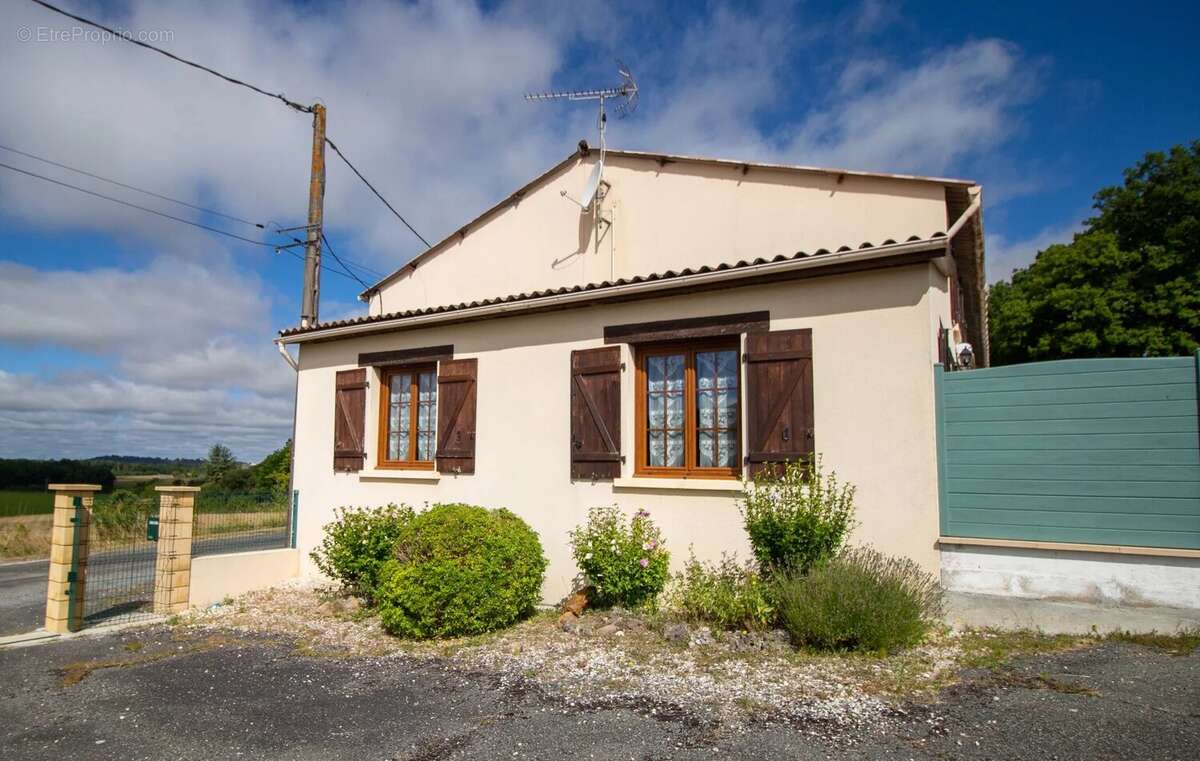 Maison à GARDES-LE-PONTAROUX
