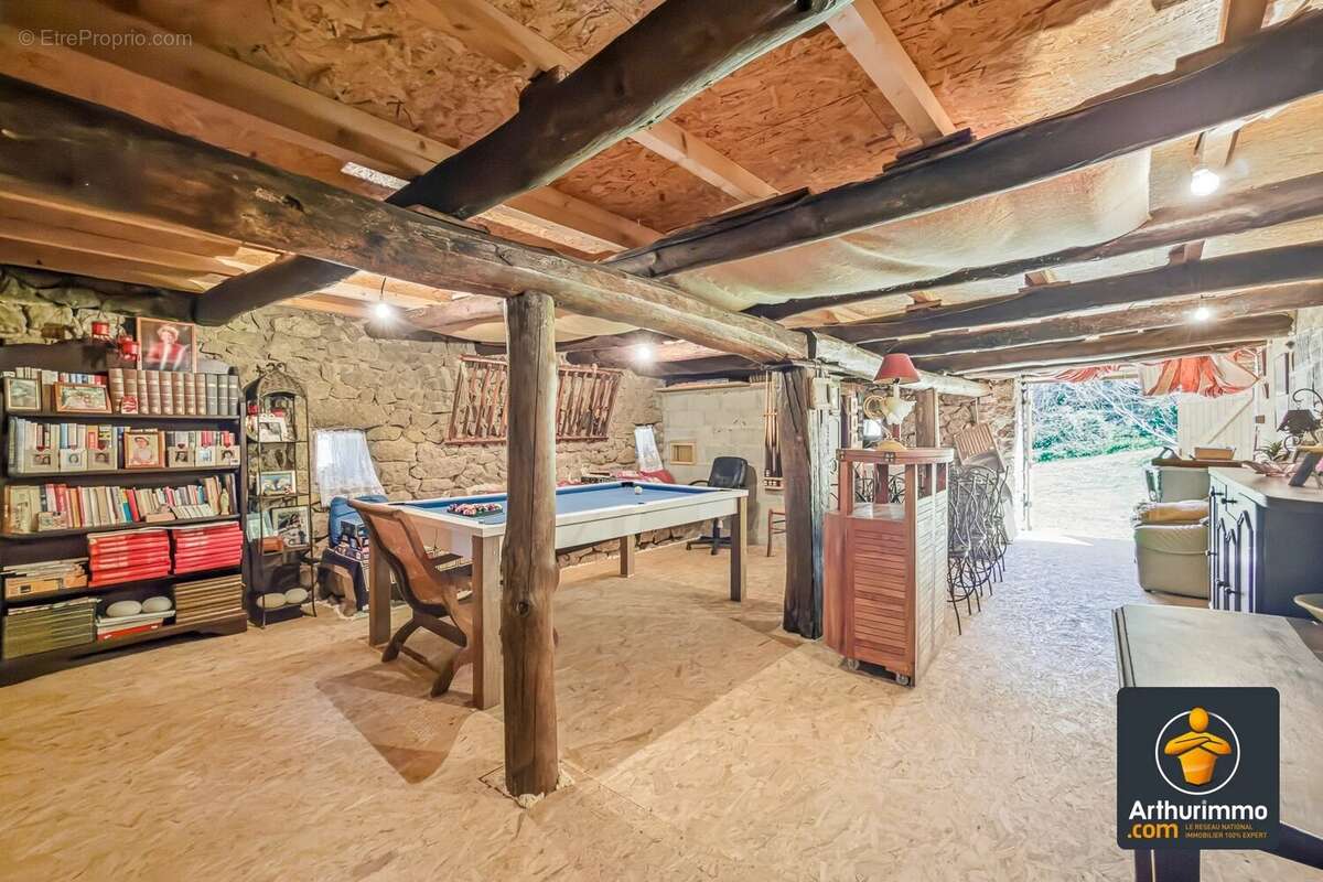 Maison à LE CRESTET