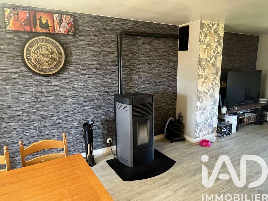 Maison 177 m² à Lussat  - photo 2