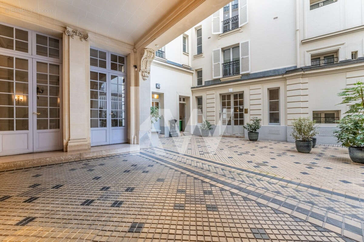 Appartement à PARIS-17E
