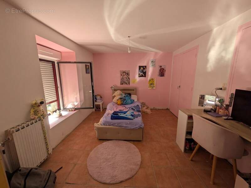 Séglien en campagne longère en pierre rénovée avec vie de plain pied de 243m², garage, atelier et dépendance parcelle de 7125m² - photo 16