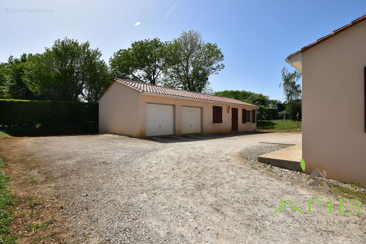 Maison à MONTBRON