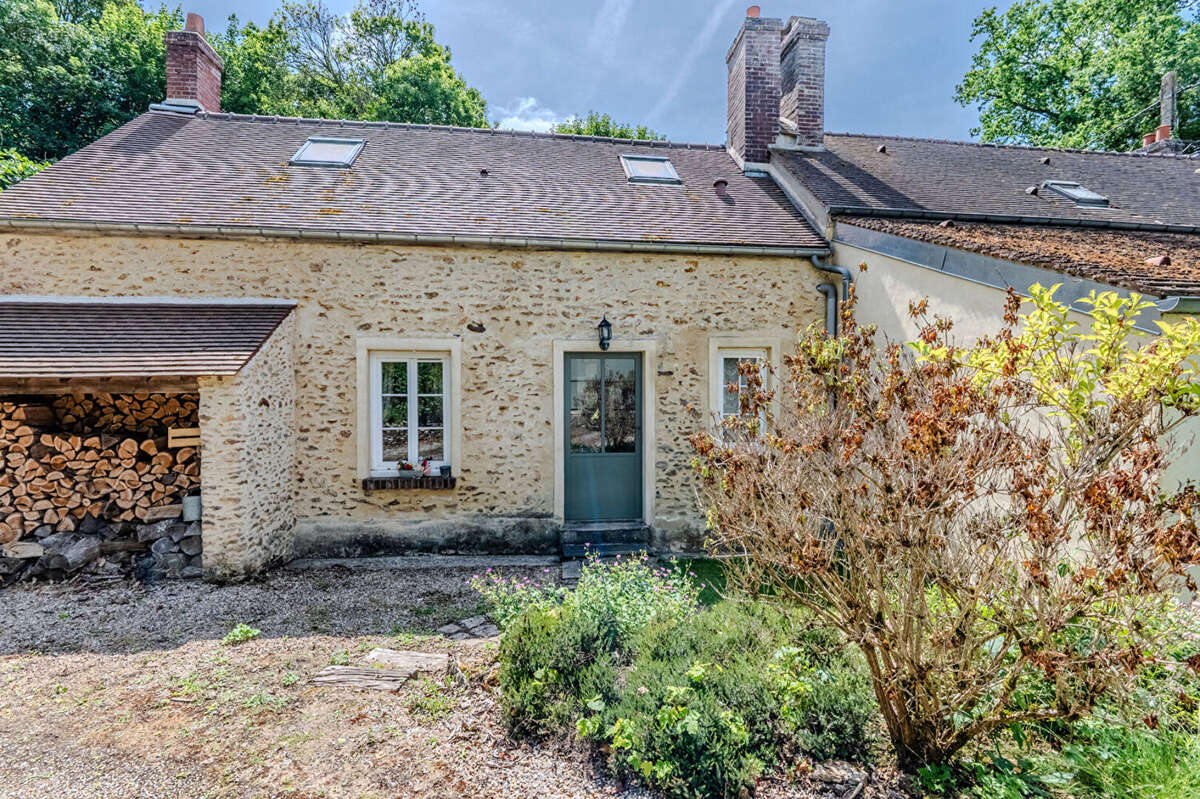 Ancien Corps de ferme Proche Forêt Domaniale  6' de MONTFORT L AMAURY   6 pièces 160 m2 - photo 8