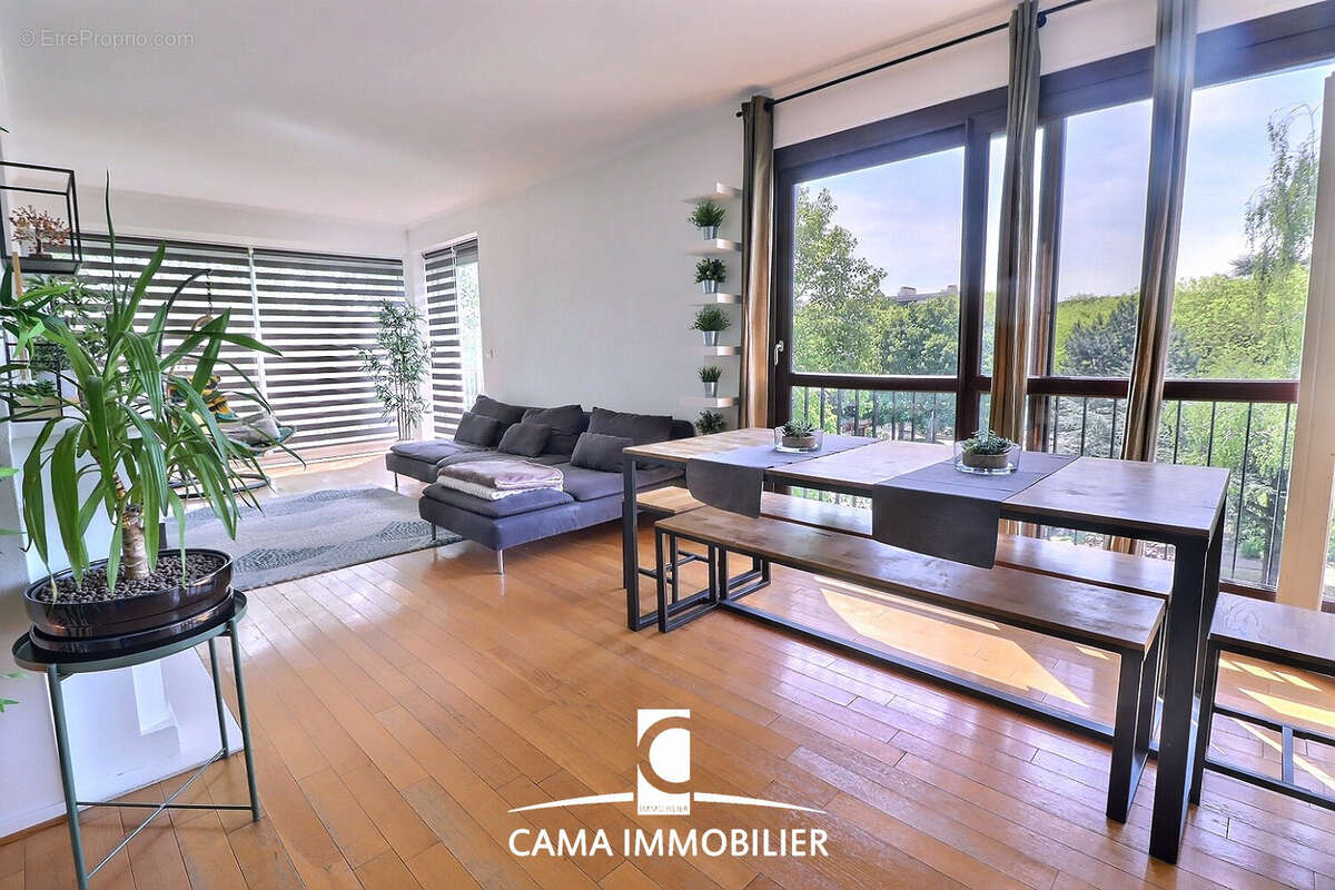 Appartement à FONTENAY-LE-FLEURY