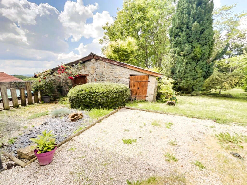 Grande maison de caractère 295 m2 sur terrain rare de 1 866 m2   Fort potentiel - photo 4