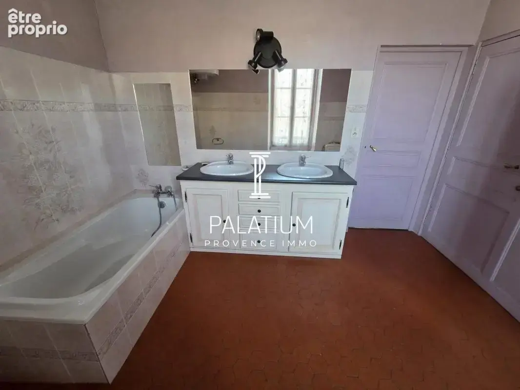 FORCALQUIER – Maison de Ville de 76 m² à Rénover avec Jardin, Dépendance et Garage Sécurisé - photo 20