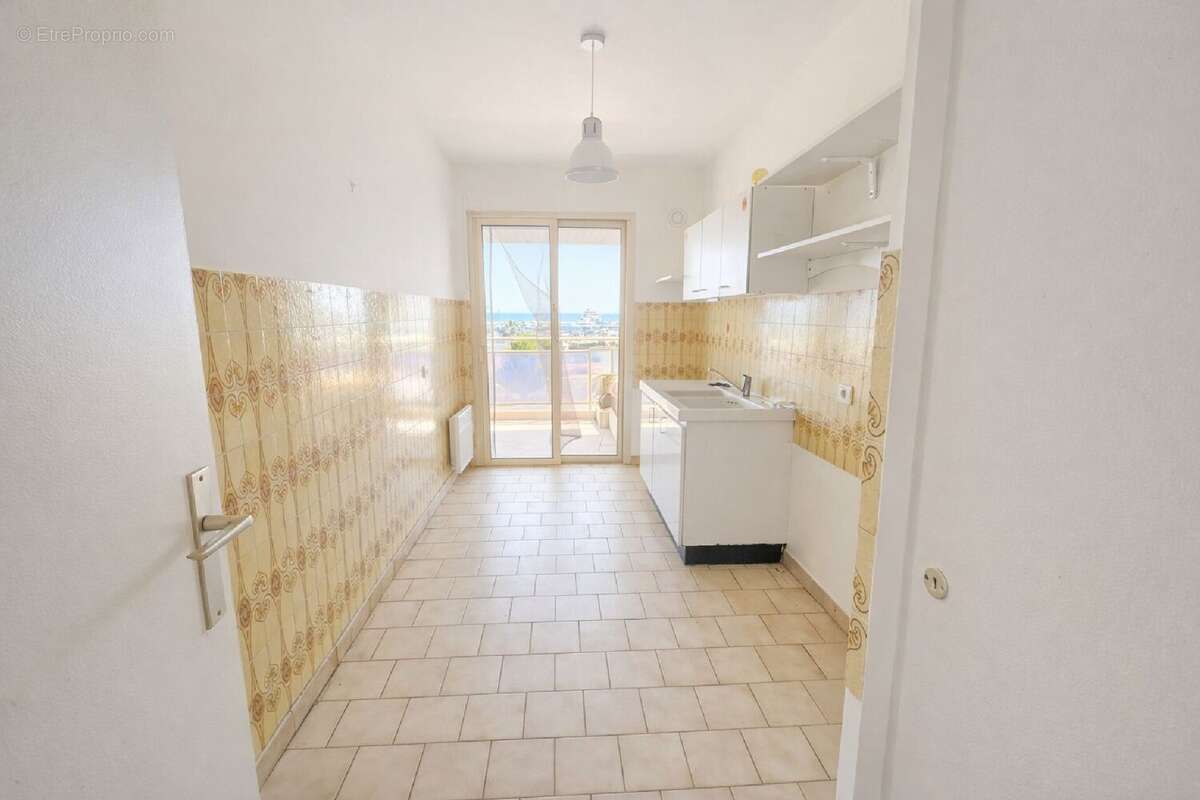 Appartement à SAINT-LAURENT-DU-VAR