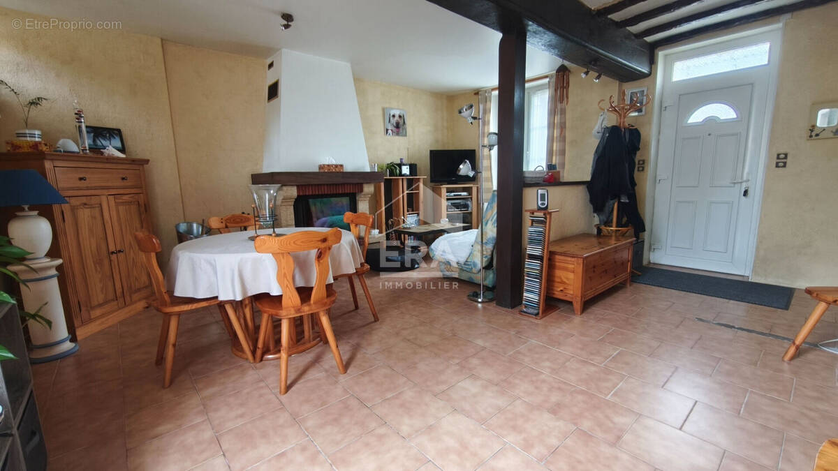 Maison à CONDE-SUR-HUISNE