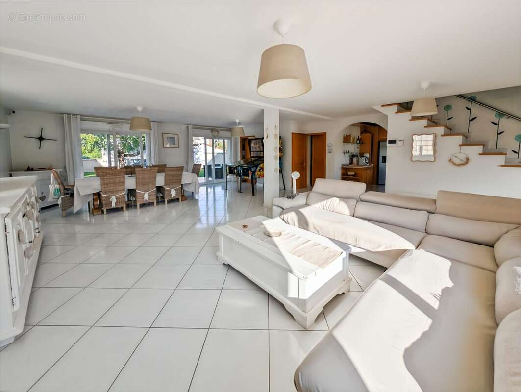 Maison à LES CLAYES-SOUS-BOIS