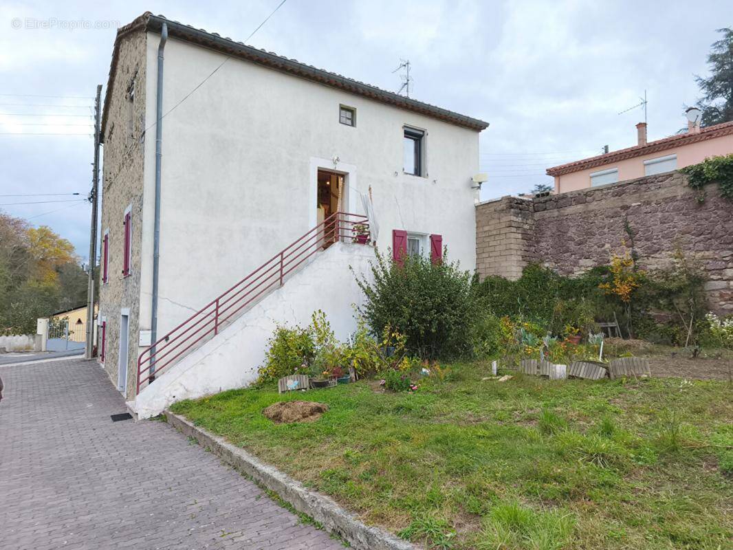Appartement à SAINT-LAURENT-DE-CERDANS