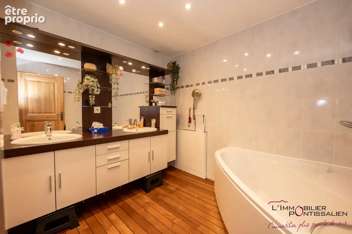 Appartement T6 d'exception à ROCHEJEAN  Standing, volumes et confort. - photo 12