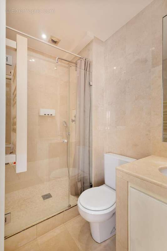 Appartement à PARIS-8E