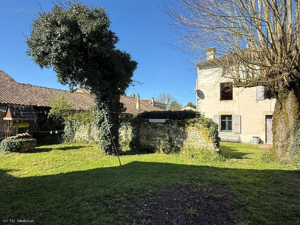 Maison de Campagne Avec 2 Chambres et Jardin Clos De Murs - photo 17
