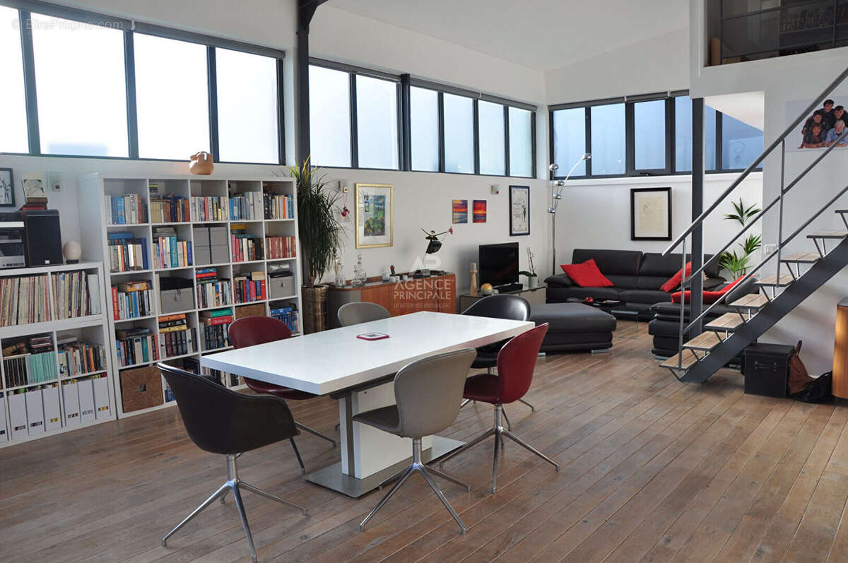 Maison à LE MESNIL-LE-ROI