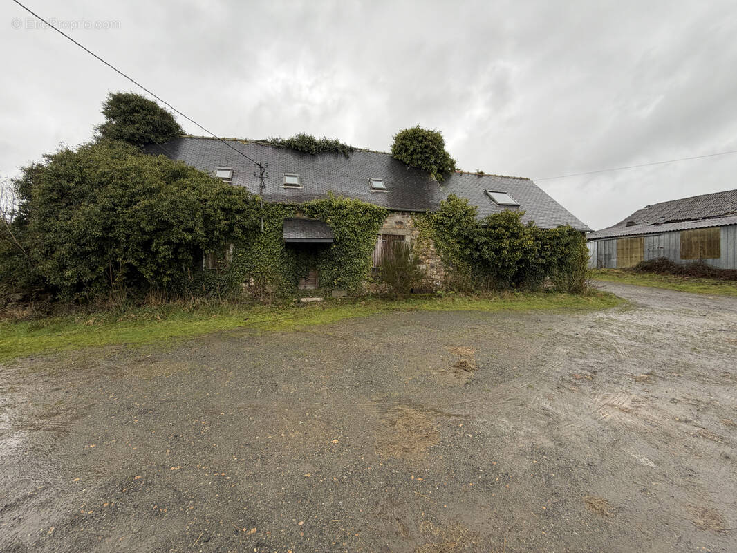 Maison à POULLAOUEN