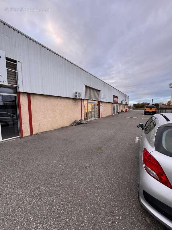 Photo 5 - Commerce à CUGNAUX