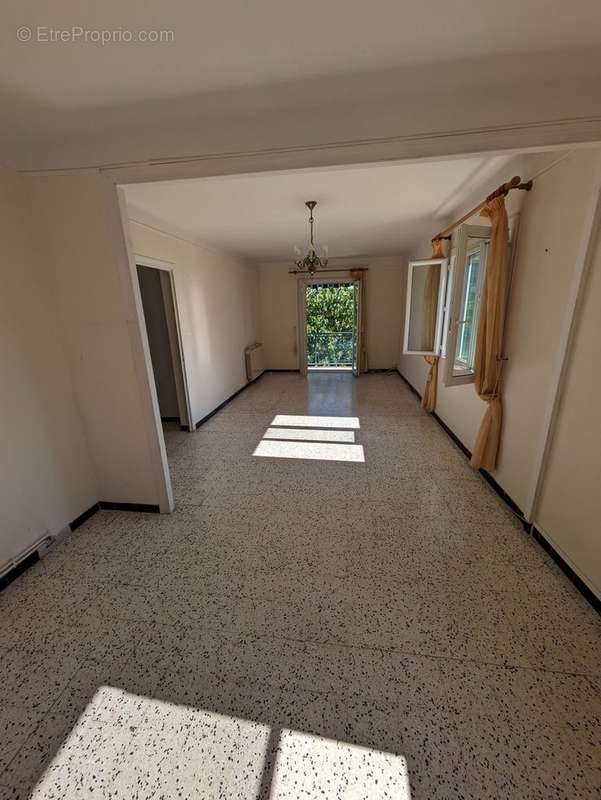 Maison à GALLARGUES-LE-MONTUEUX