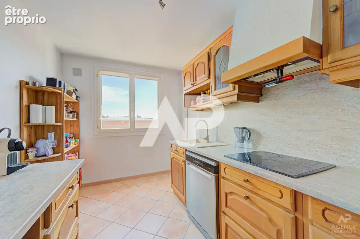 Appartement Rueil Malmaison 4 pièce(s) 79.65m² - photo 8