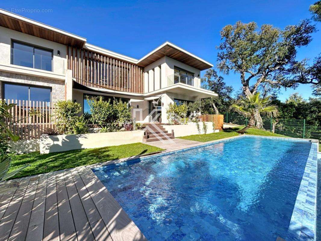 Saint Raphael Valescure, calme absolu, superbe villa - photo 3