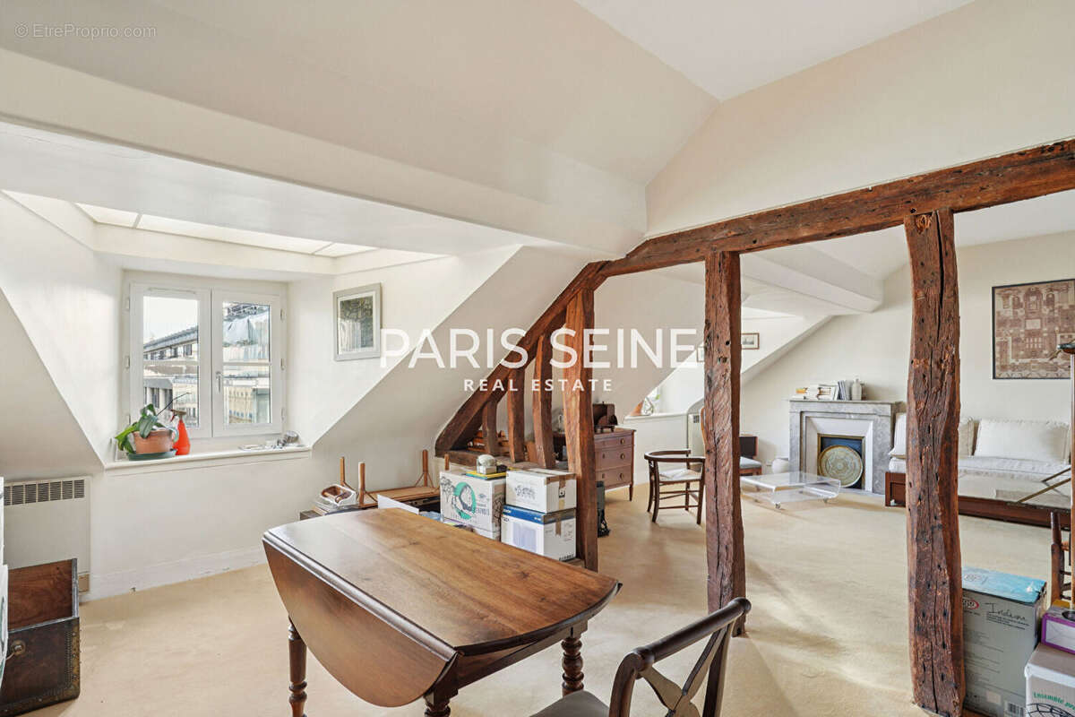 Appartement à PARIS-1E