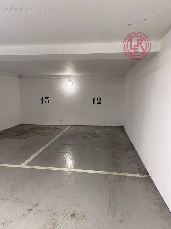 Parking à PARIS-3E