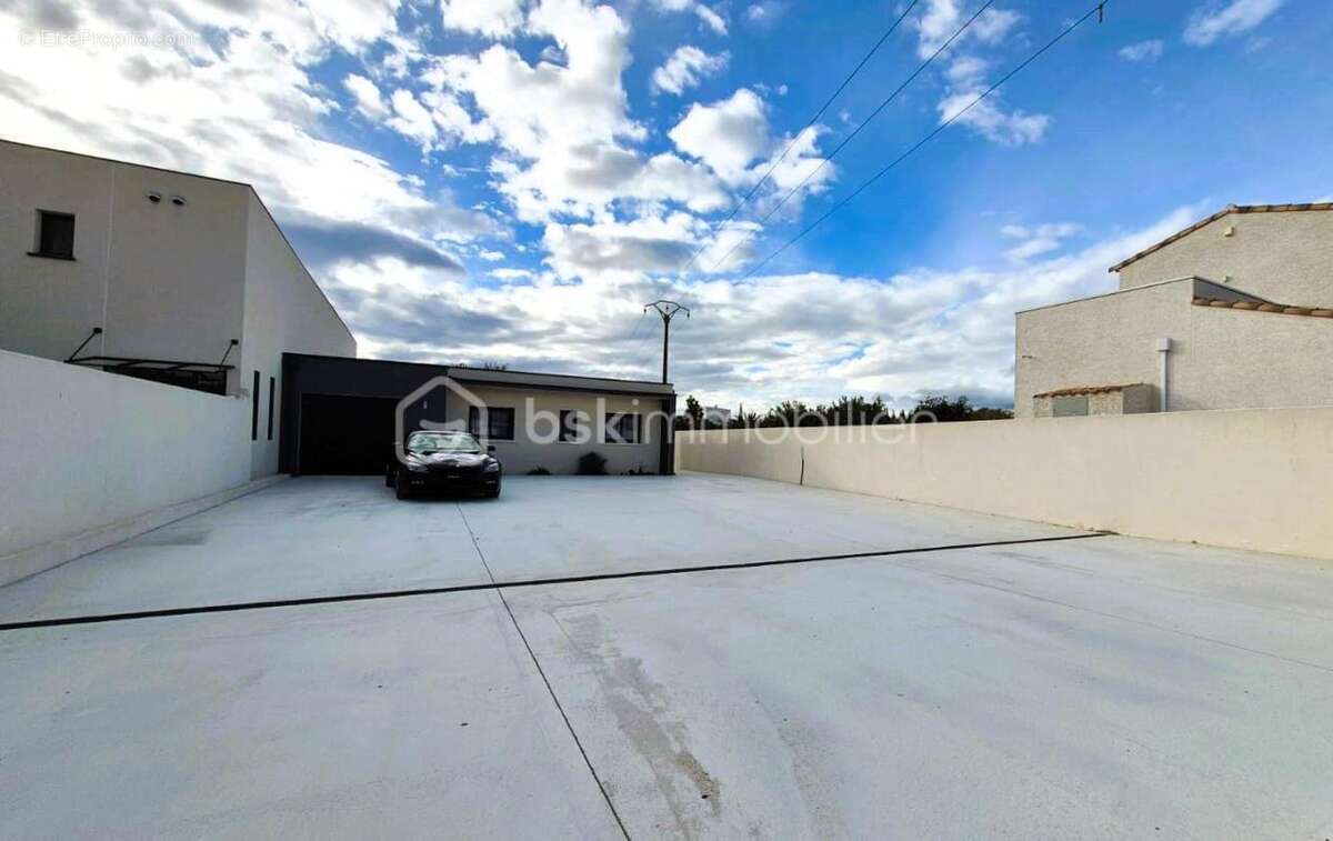 *** nouveaute- villa comtemporaine meublée- 100m²- plain pied- 3 chambres- garage- jardin- vue *** - photo 4