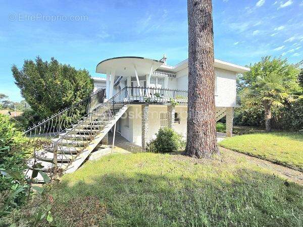 Magnifique maison de 170 m2 4 chambres sur un terrain de 913 m2 !!! - photo 2