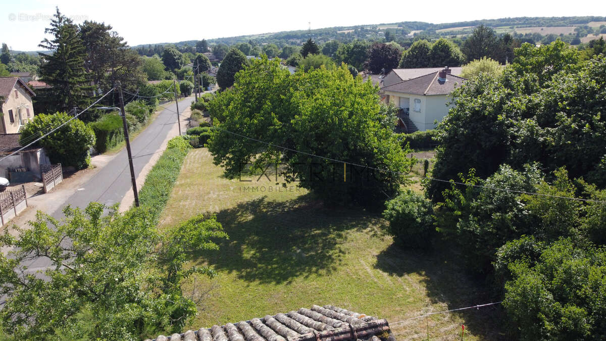 Terrain constructible, proche centre-ville de Tournus   941 m2 au calme - photo 2
