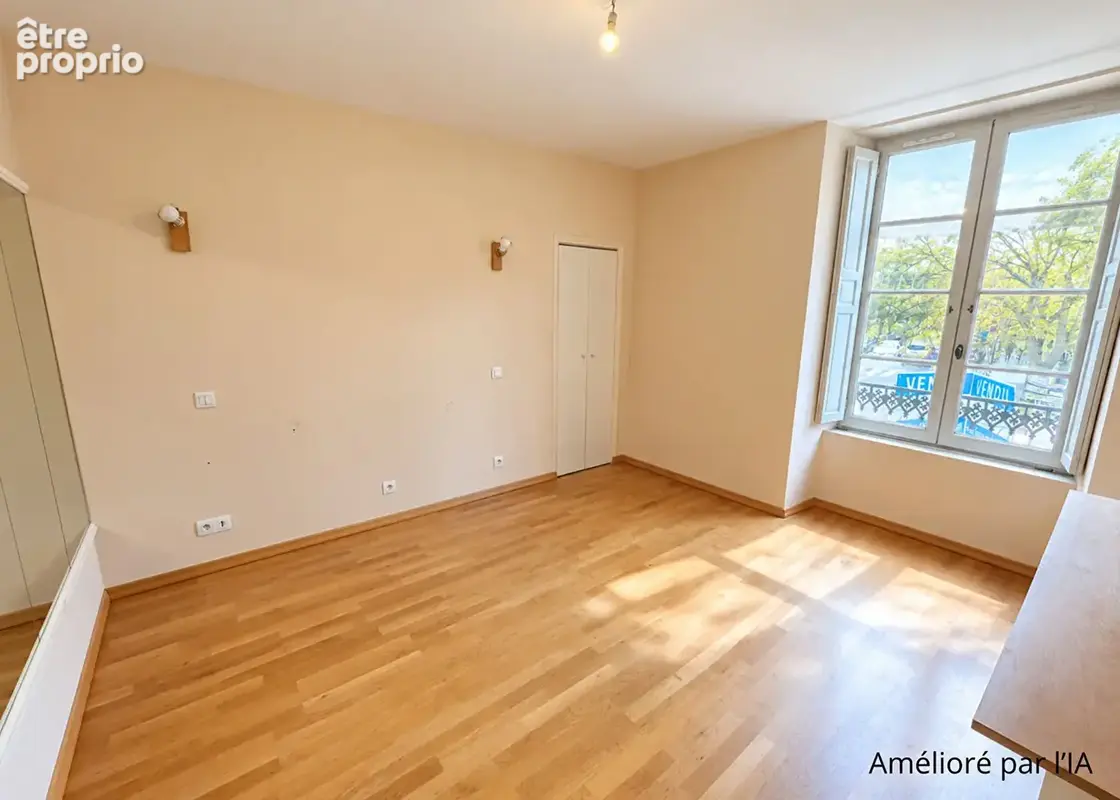 Spacieux appartement 3 chambres avec véranda, terrasse, garage et ascenseur ? Centre-ville de Château-Gontier - photo 6