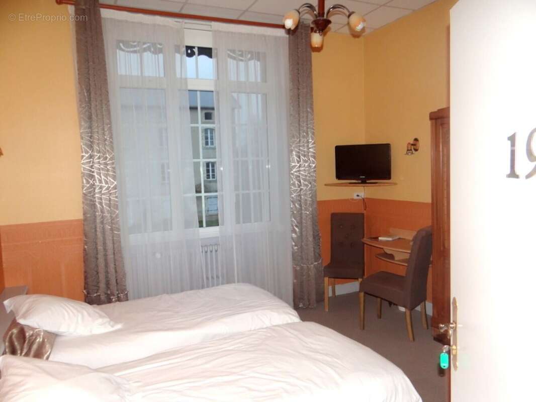 Dpt Allier (03), à vendre ESTIVAREILLES , Murs et Fond ,  Hôtel - Restaurant -Bar ( licence 4 ) 10 minutes de Montluçon - photo 24