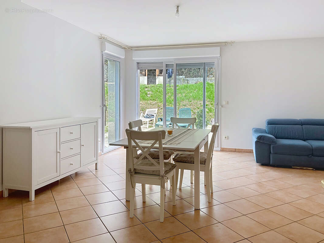 Appartement à CRANVES-SALES